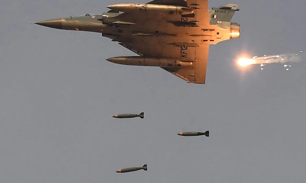 Ολοκληρωτικός πόλεμος Γαλλίας-Ισλάμ: Mirage βομβάρδισαν τζιχαντιστές στο Μάλι